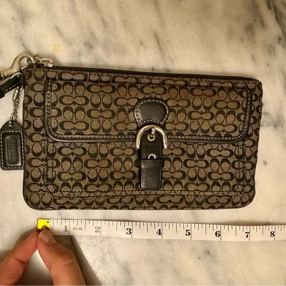 COACH Soho Brown and Black Mini Signature Buckle Wristlet EUC - Picture 5 of 10
